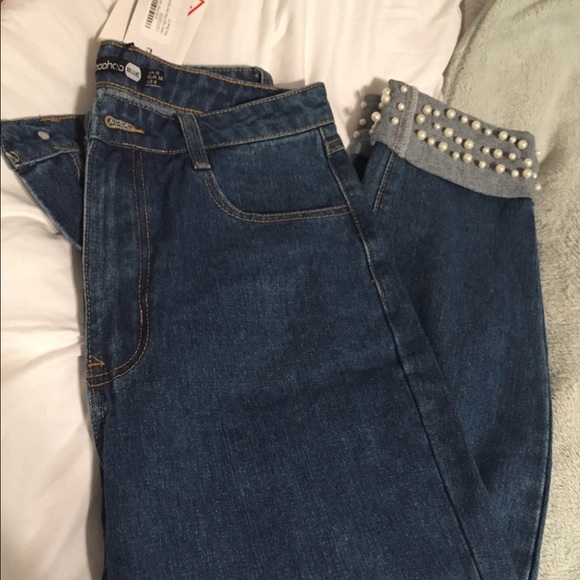 Boohoo boyfriend jeans. never been worn. size 6. - Picture 2 of 4